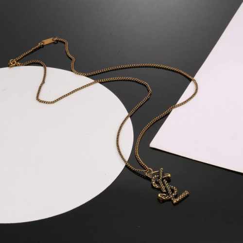 Ysl 圣罗兰 项链原装黄铜材质 Yves Saint Laurent 创立于1961年 优雅抽象大胆别致的设计风格使它成为奢华时尚界著名的品牌之一。引领精致、