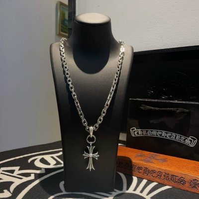 新款 专柜品质 Chrome Hearts克罗心 经典复古项链 十字架吊坠 快手 Ins 小红书热门 凹凸造型不同的花纹设计风格 呈现出与众不同 十字架 童军花
