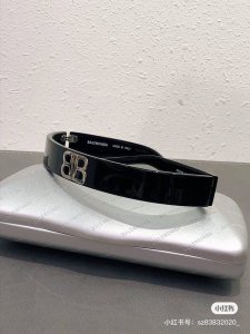 巴黎世家 Balenciaga 发捆 复古风 简单大方 大牌金质感饱满 搭配衣服超好看