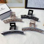 Chanel小香 miumiu缪缪 钛钢Logo抓夹 气质百搭 日常精致小单品 小仙女必入单品 宝藏款 闭眼入推荐款 单个配发箍盒