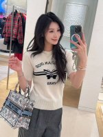 项链 手链 我们出品 项链Zp 4000，手链Zp 3800量大咨询客Fu经典简约清新的Cd系列，可以调节长短非常适合现在的季节，认准一致Zp特定异形珍珠，适合