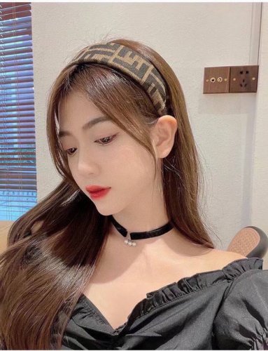 配包装 fendi 芬迪 火爆新款发箍 宽版原单货 简约百搭 潮女必备品 超级的高大上