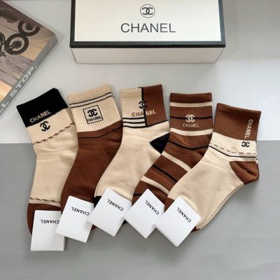 配包装 一盒5双 chanel 香奈儿经典袜子高版本纯棉材质柔软 秒杀市场普通货 经典的双C图案Logo 专柜同步袜子大牌出街 潮人必备 超好搭