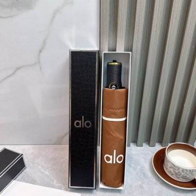 aio新款三折自动折叠晴雨伞 灵魂Logo为一体的设计风格高雅奢华 带在身上带来独特视觉效果 为伞而动，骄阳烈日下，有独家防晒科技！伞面选用超高密度碰击布 轻盈