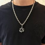 新款 专柜品质 Chrome Hearts克罗心经典十字架项链 六芒星盘蛇吊坠 凹凸造型不同的花纹设计风格 呈现出与众不同 十字架 童军花是克罗心的志 所以更经