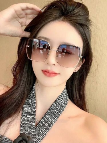 Gucci-古驰意大利进口2025时尚潮流奢华装饰太阳眼镜 尼龙高清太阳镜明星海报款 超高复杂工艺 立体质感十足 认真看细节哈现货型号：75810