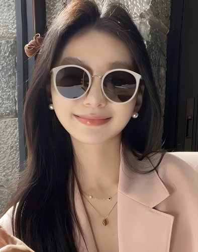 新品Chanel 香奈儿太阳镜以独特魅力和前卫风格诠释春夏最新眼镜，质感超好佩带舒适 型号：Ch7827