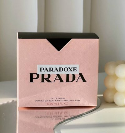 专柜品质 Prada新香我本莫测！非世俗艺术香氛来袭Prada堪称香水届哲学家，这次的新香！瓶身的设计是Prada经典三角标志，在神秘又大胆的同时杂糅了特别的花
