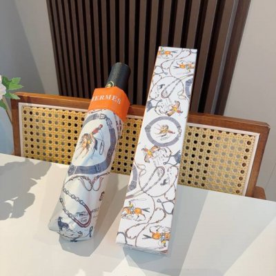 70爱马仕 HermèS 新款 极品H家三折自动伞重磅呈现 以其精湛的工艺技术和源源不断的想像力 新涂层技术伞布 带来令人惊喜的遮光效果 让防晒及隔热性能更优保