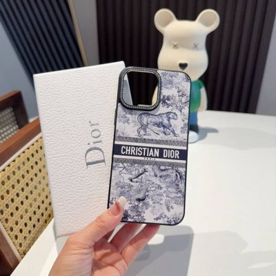 新品Dior迪奥限定款丛林系列手机壳 闪钻摄像头高位保护 侧贴皮全包手机壳 凹造型绝绝子 型号 为了不出现报错型号 请打开本机查看手机设置显示的型号 iphon