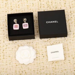 我们出品 Zp9360 量大咨询客Fu Chan L24C双C树脂耳环 订制整个C的形状容易报废 凡是涉及到订制树脂的 都不好做 做报废N批 全部镶嵌施华洛世奇