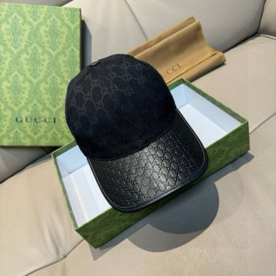 配盒子布袋，Gucci 古奇 经典原单棒球帽，小双G牛皮拼接，1:1开模订制，质量超赞！帽檐头层牛皮压花，质量极好！基础头围56，贴片可调节，专柜原版二色出货，
