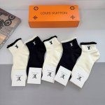 配包装 一盒5双 Lv 路易威登 新款刺绣纯棉袜子 经典字母Logo船袜 个性时尚百搭款 超柔软材质 舒适透气 时尚百搭款