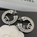 香奈儿耳钉热销款爆上新 一致Zp Chan 23 超精致水钻C圈耳圈 Bling Bling绝美闪钻，佩戴起来像有品味的高级富婆