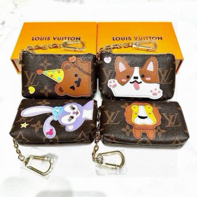 配图片原版包装超纤版本 非一般pu版本独家新品 星黛露兔子 圣诞熊 小柴犬 米妮乔巴唐老鸭卡包零钱包两色出货超纤材质 五金为进口钢 原版Logo 确实精致 手感