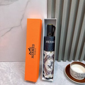 爱马仕Hermes 三折防晒睛雨伞 2570夏季新款 全自动折叠晴雨伞 内里黑色涂层防晒有效阻隔紫外线99% Upf 50 所以能起到伞下体感降温的效果 有效隔