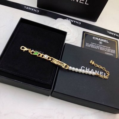 Chanel香奈儿 经典珍珠手链 原版复刻Logo 小香家的款式真心无需多介绍每一款都超好看 精致大方 非常显气质