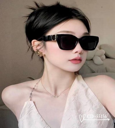 法国迪奥-Dior . 宝丽来树脂偏光镜片 . Tr90镜架轻便佩戴舒适 . Size 58-17-142 . 款太阳镜减轻强光负担 遮挡有害光线防辐射 出行旅