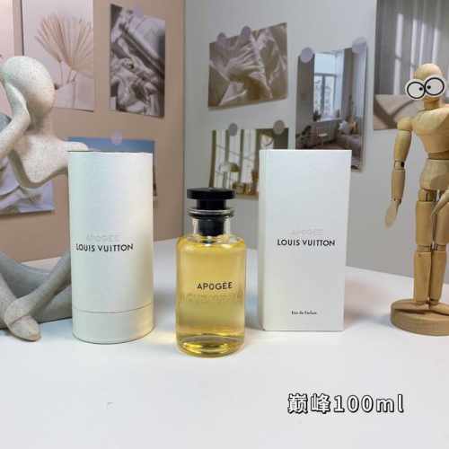 高端品质 Lv路易威登 Apogee 颠峰100Ml 香调：铃兰、五月玫瑰、木兰、格拉斯茉莉、愈创木、檀香木 香评：这是一款空灵自然地纯花香型香水。Apogee