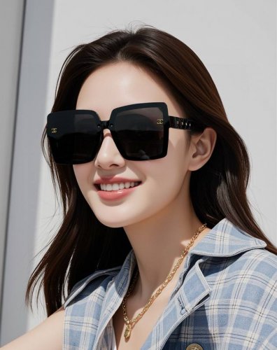Chanel 香奈儿 2025新款潮流爆款 时尚方框太阳镜 佩戴舒适 网红潮款墨镜 女士高清加厚偏光太阳镜 高品质Tr镜框 型号Ch0251