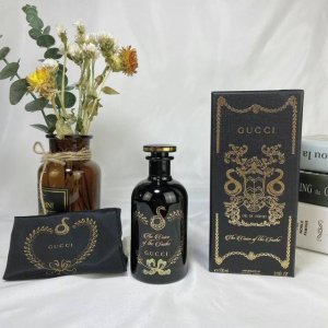 专柜品质 古驰炼金士花园系列香水100Ml！味道：蛇之谜，瑰之颂，健康花园，仙女颂，午夜漫步，翡冷翠，绯夜幕。