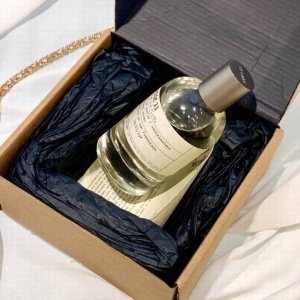 专柜品质 lelabo 香水实验室Rose31玫瑰香水 说是玫瑰香水 但是干枯玫瑰 玫瑰的香味倒是很淡 有点木质香的感觉 香调木质花香调 前调 玫瑰 孜然 中调