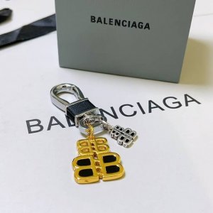 新品发布 巴黎世家包包挂饰钥匙扣 巴黎世家钥匙扣 最新款包包挂饰档次更高明星同款 经典款联名设计理念钥匙扣系列 细节对版做旧处理 非市面亮面版型 这款一直在出