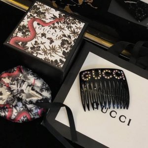 原单货 Gucci古驰水晶字母头饰发梳发夹黑色专柜一致黄铜材质 镶嵌进口仿真钻