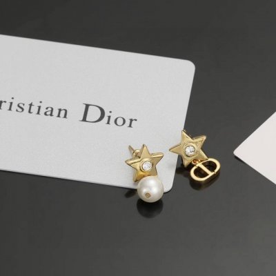 p60 最新 迪奥火爆 各路网红同款，爆 Dior 系列，Cd星星字母耳环耳钉 官网最新 同步 Dior耳钉，S925银针 专柜一致材质 无死角的美！耳钉