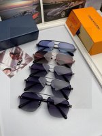 新款品牌：路易威登Lv 原单品质男女同款偏光太阳镜 材质：高清宝丽来偏光镜片、进口合金印字Logo镜腿。小框精致太阳镜看细节就知道大师手工制作设计，做工精致，高
