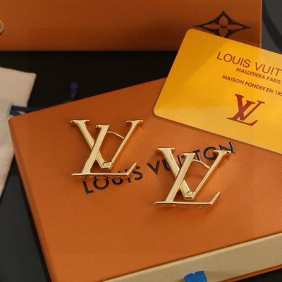 Lv字母耳钉Diamond Blossom系列 闪耀的光芒让你在这个夏天 显得更与众不同高端定制 耳钉