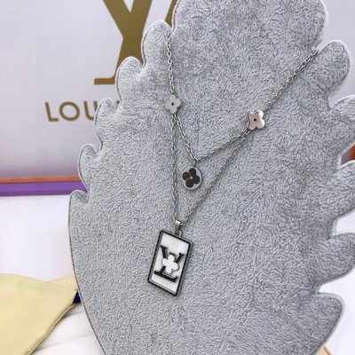 元配图片原版包装 louis Vuitton官网M64859 Blooming项链 全新Blooming系列设计将无比经典的Lv Circle铭牌变为精美的吊坠