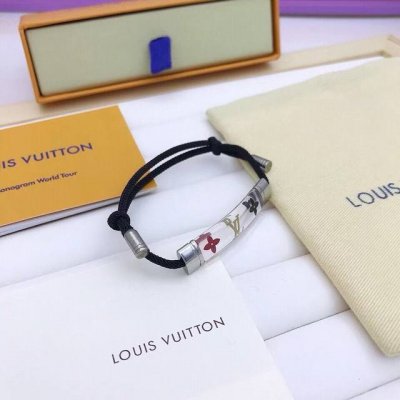 元配图片原版包装 louis Vuitton官网M69455 Lv Inclusion手镯 此款Lv Inclusion手镯饰有时尚串珠 上有两个色彩绚丽的品牌