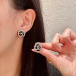 Chanel香奈儿 中古 耳钉小香家的款式真心无需多介绍每一款都超好看，精致大方，非常显气质