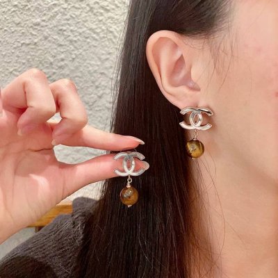 香奈儿珍珠涂鸦双C耳环