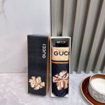 古驰Gucci 五折防晒睛雨伞 25 夏季新款 折叠晴雨伞 内里黑色涂层防晒有效阻隔紫外线99%，Upf 50 所以能起到伞下体感降温的效果！ 有效隔热 高效防
