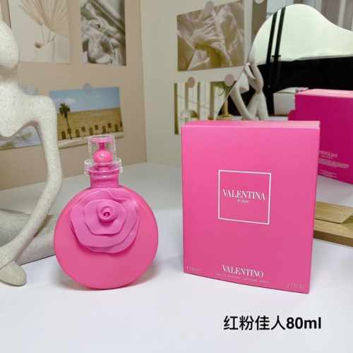 高品质/160 华伦天奴粉红女士浓香水80Ml！ 香调：花果香美食调 前调：草莓黑莓麝香 中调：玫瑰玫瑰牡丹 后调：琥珀开司米木果仁糖 属性：女香
