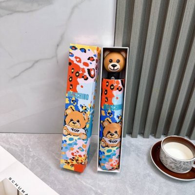 莫斯奇诺 Moschino三折防晒睛雨伞 2570夏季新款 全自动折叠晴雨伞 内里黑色涂层防晒有效阻隔紫外线99% Upf 50 所以能起到伞下体感降温的效果