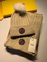 F家。 羊毛套装帽子-带狐狸毛球 经典套装帽子！材质 ：70%羊毛30%兔毛。帽子围巾！暖暖哒超级舒服～冬日小姐姐减龄神器哦～这个冬天你就差这么一套套装帽子啦～