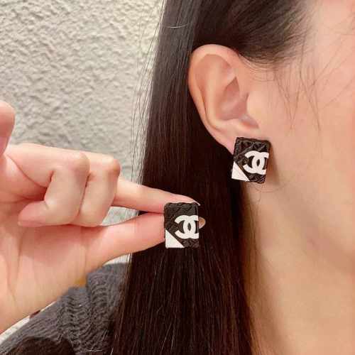 香奈儿棱形格双C耳钉