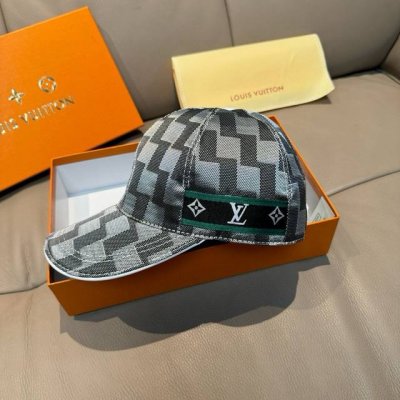 配包装布袋，Lv路易威登新款原单棒球帽，经典棋盘格，1:1开模订制，原版专柜布料+头层牛皮，小方格时尚帅气质量超赞，基础头围56，贴片可调节。