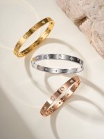 宽版十钻手镯 尺寸16、17、18、19、20号 完全按Zp精雕工艺制作而成，宽版较窄版工艺更为复杂，每一半都需要超级对称，稍微一点偏差就会跑偏了。 五轴机C