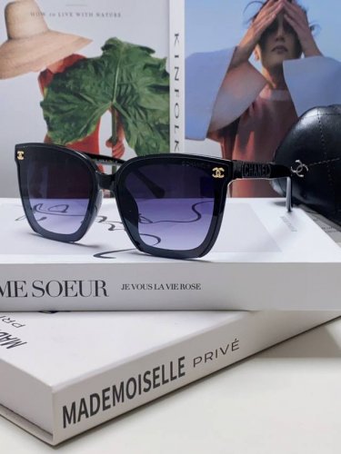 Chanel 香奈儿 2025新款热门小圈形 小脸Bb直接入 佩戴舒适不怕掉 细节品质看得见