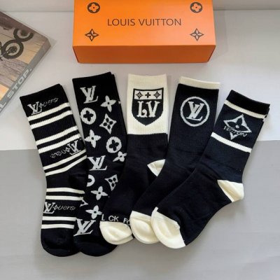 配包装 一盒5双 Lv 路易威登 超火经典字母Logo长筒袜 个性时尚百搭款 你值得拥有哦精梳棉面料 超柔软材质 舒适透气