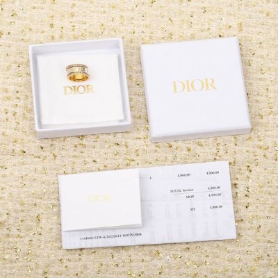 我们出品 Zp6110，认准真正购入Zp开发的！量大咨询客Fu Dor最新款套装戒指 认准我们一致致Zp，黄铜材质，颗颗施华洛水晶，Silver Shadow颜