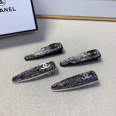Chanel小香 Chanel压夹 金属Logo压夹边夹刘海夹日常精致小单品 气质百搭小仙女必入单品 宝藏款 闭眼入推荐款 一对