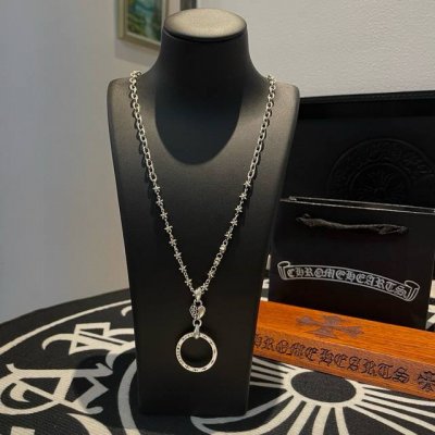 新款 专柜品质 Chrome Hearts克罗心经典五星花项链 爱心圆环吊坠 凹凸造型不同的花纹设计风格 呈现出与众不同 十字架 童军花是克罗心的志 所以更经久
