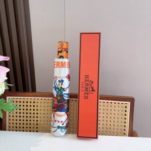爱马仕 Herm S 新款 极品H家三折自动伞重磅呈现 以其精湛的工艺技术和源源不断的想像力 新涂层技术伞布 带来令人惊喜的遮光效果 让防晒及隔热性能更优保障