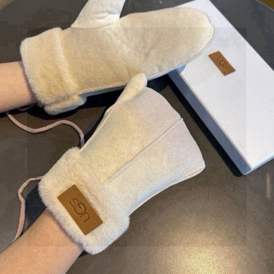 ugg 秋冬懒兔毛羊毛手套值得对比同款不同品质，秒杀市场差产品，羊毛十懒兔毛内里加绒 经典不过时款.喜欢可以入手了，这种品质的今年用了明年还能用 配盒子码数均码