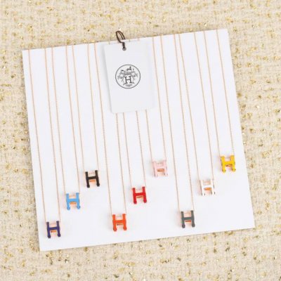 金色 香槟金色 银色 我们出品 大号，Zp3900 ，独家发售，代购版本 Herme*爱马仕珐琅弧形H项链，专柜在售3千现货2017版的把原来的钢铁丝项圈换成了